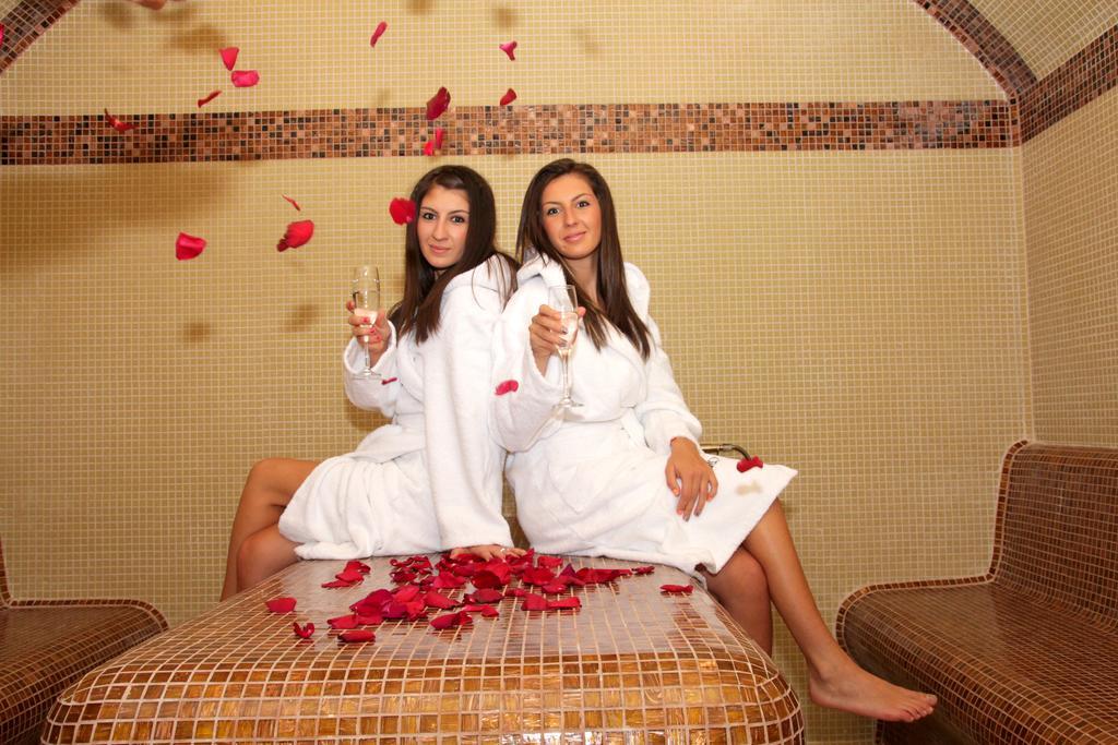 Incanto Family Hotel Sevlievo Ngoại thất bức ảnh