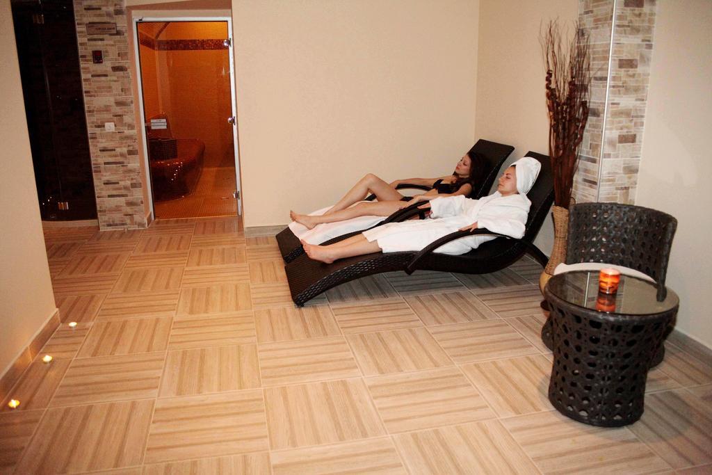 Incanto Family Hotel Sevlievo Ngoại thất bức ảnh